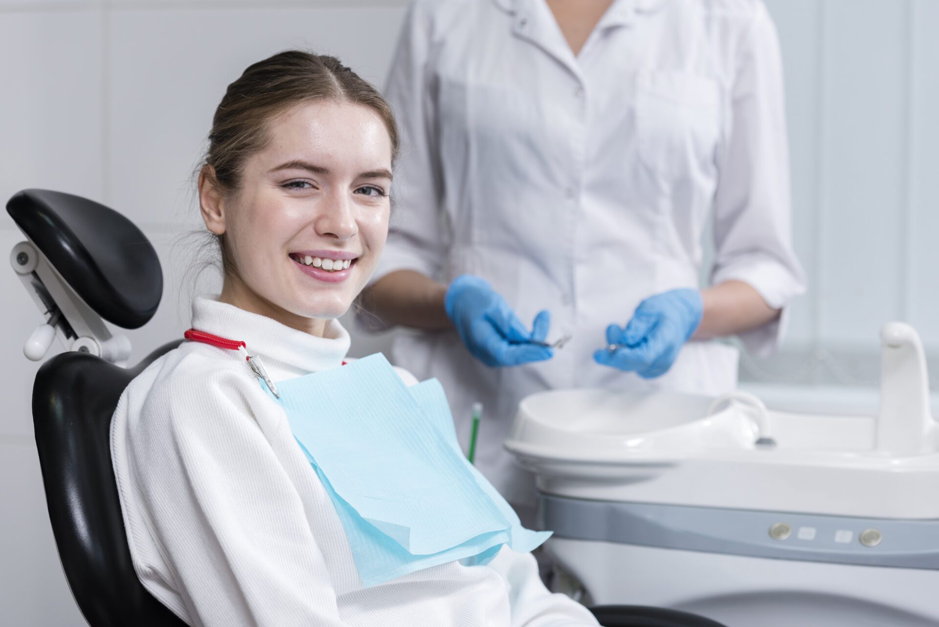 portrait-happy-patient-dentist